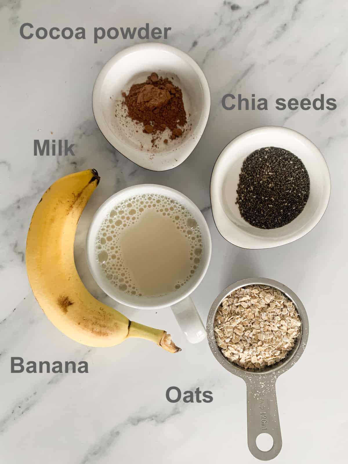 Ingredients: milk, banana, chia seeds, cocoa powder, oats 