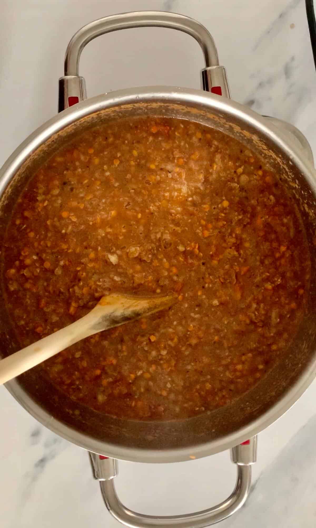 finished bolognese in a pot