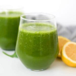 Detox Apple Spinach Smoothie with Lemon in a glass