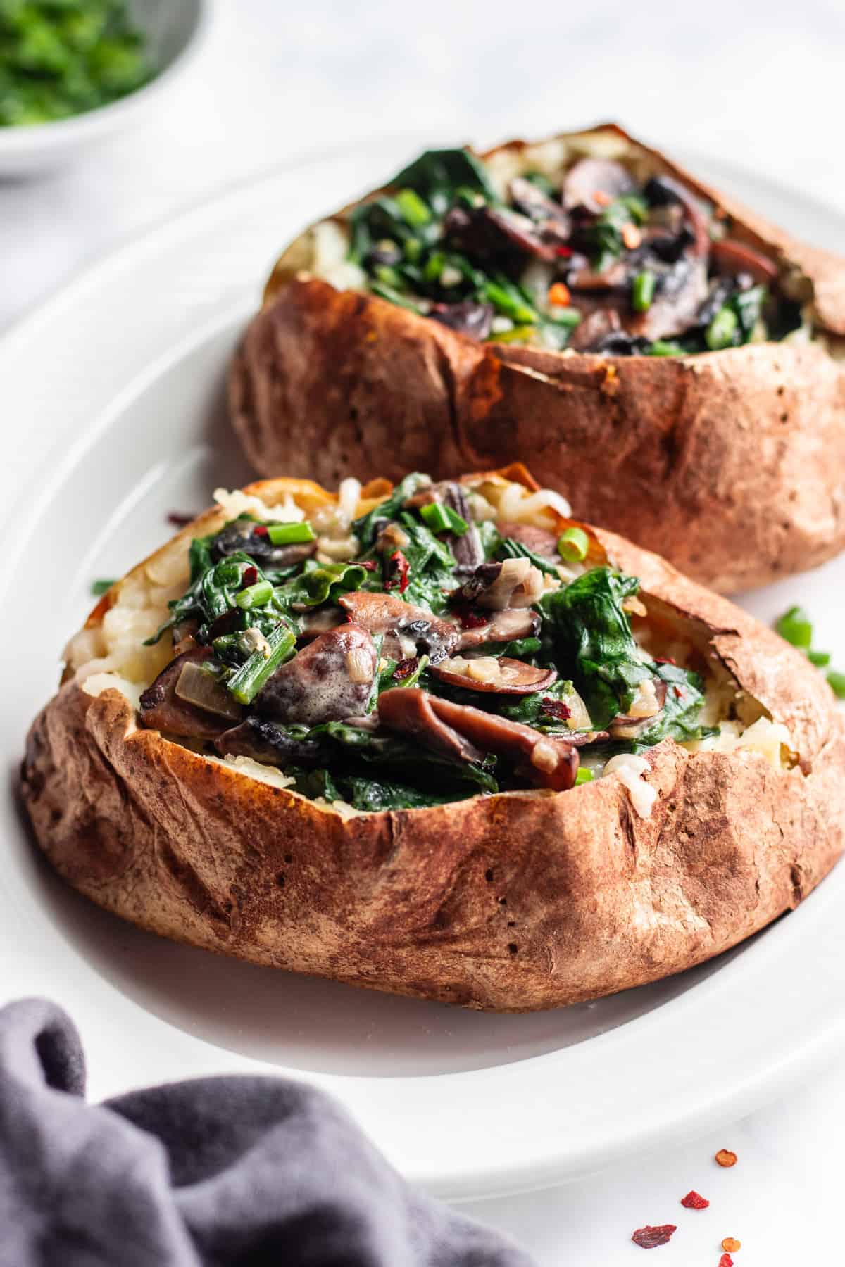 baked potato stuffed with mushrooms 