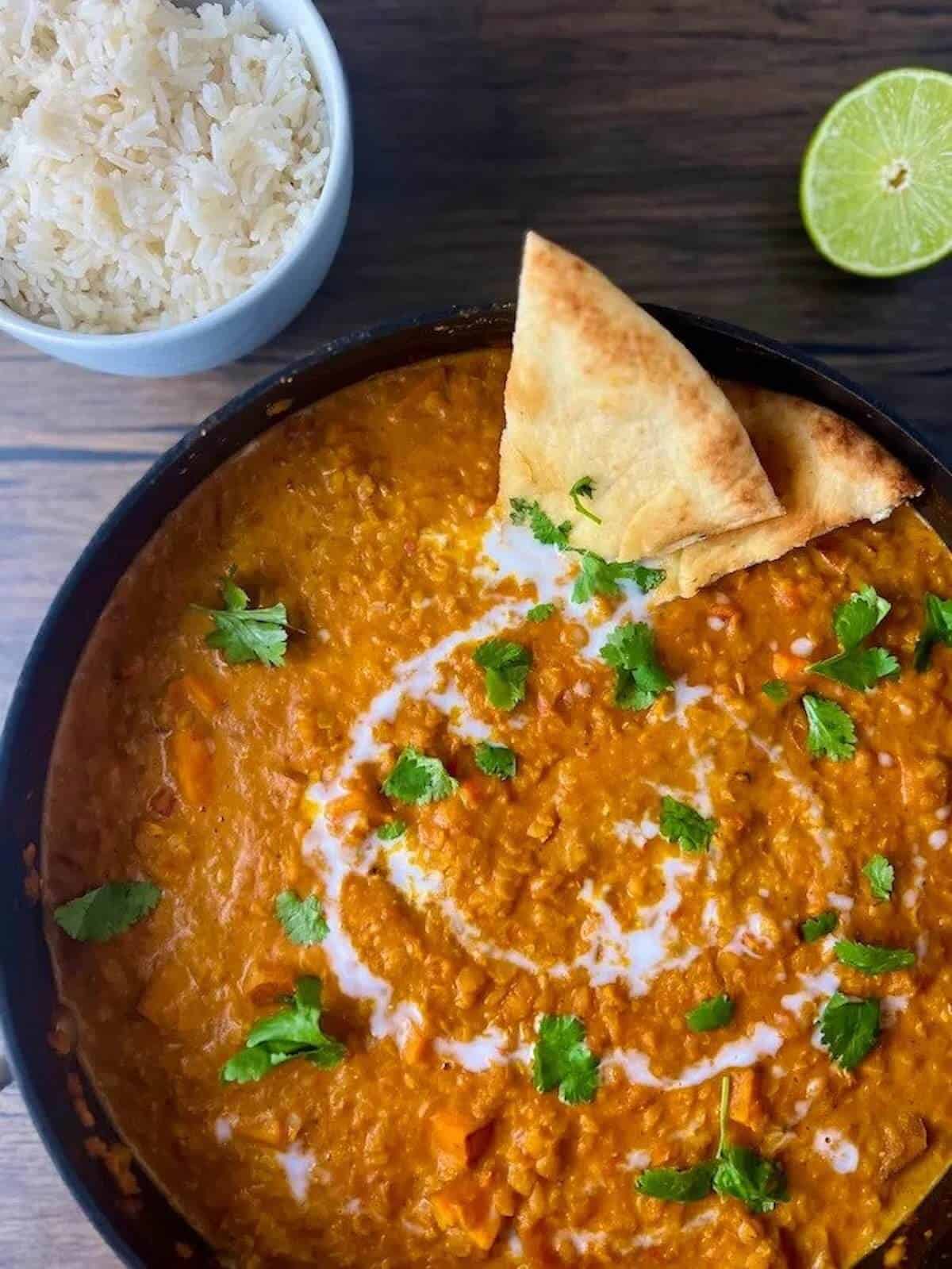 vegan red lentil sweet potato currry with pitta bread 