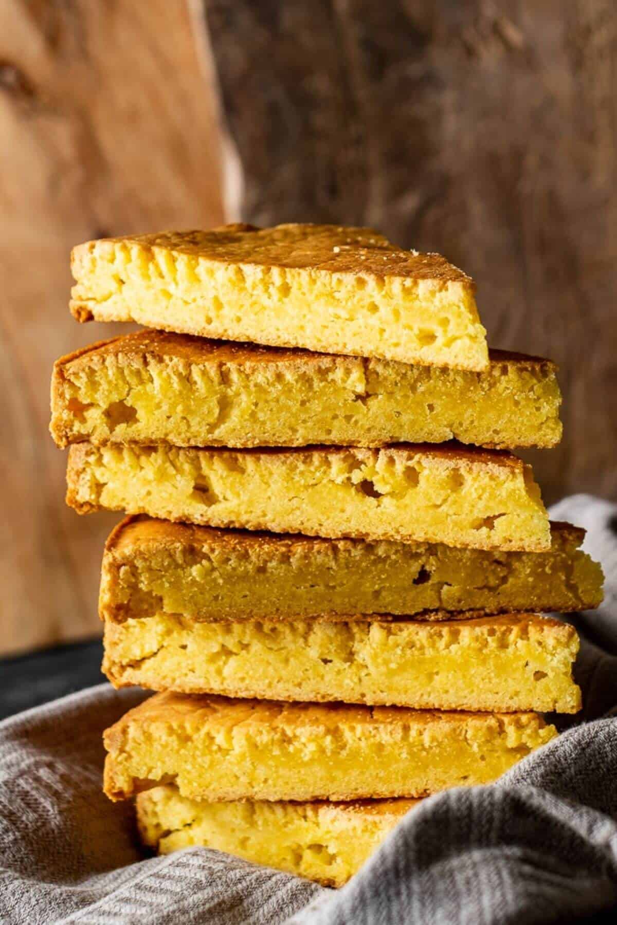 Seven slices of cornbread one another. 