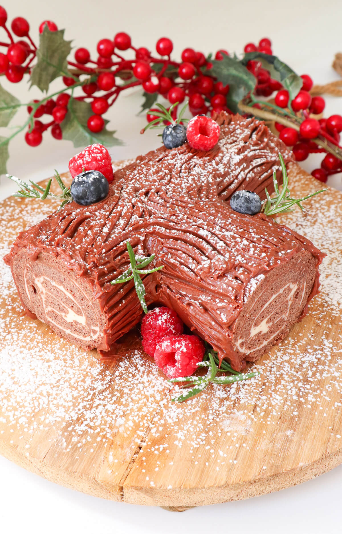 Finished chocolate log with berries. 